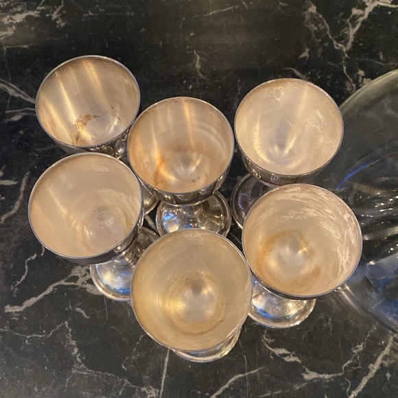 Vintage Decanter with 6 wine  glasses. - Picture 11 of 16